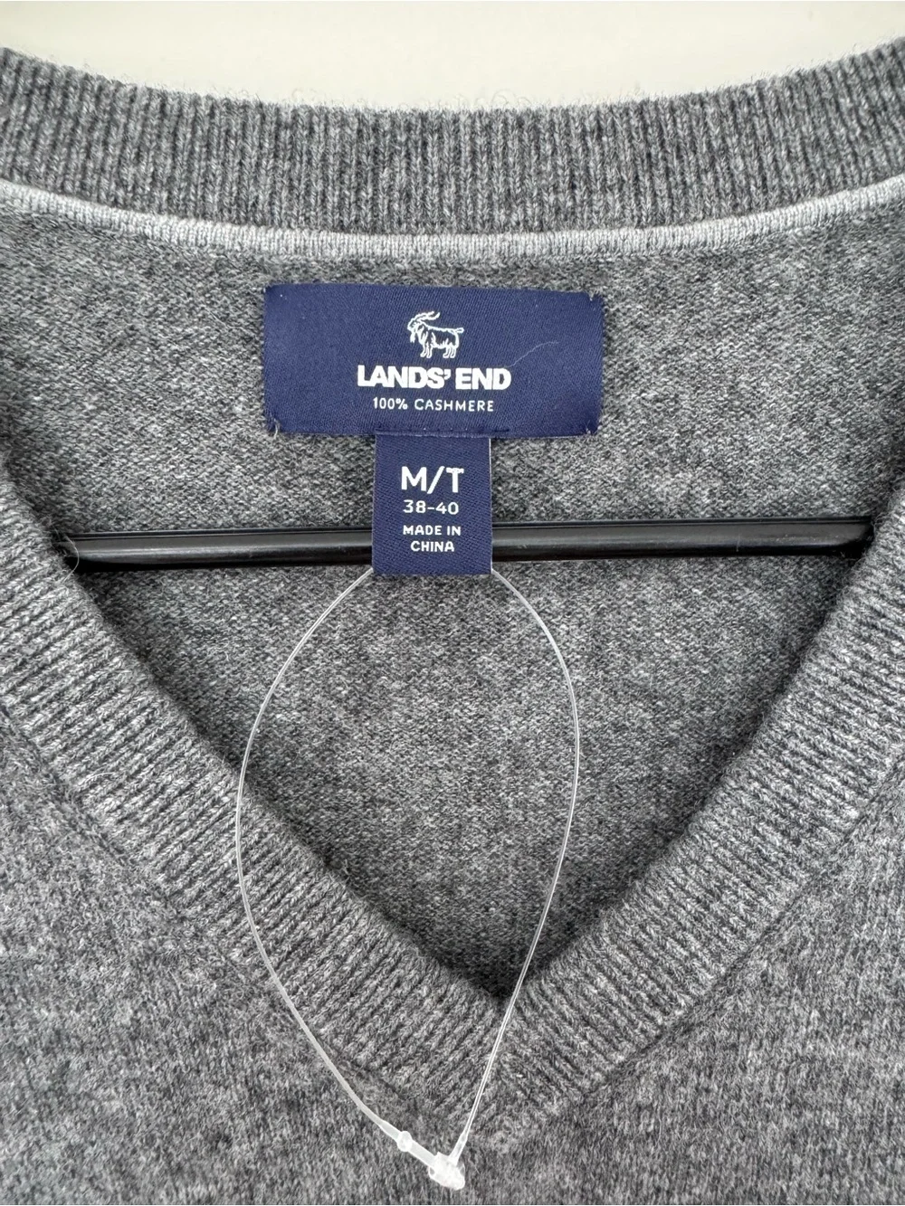 Lands End Men’s V-Neck Cashmere Sweater Charcoal Heather size Medium Tall NWOT